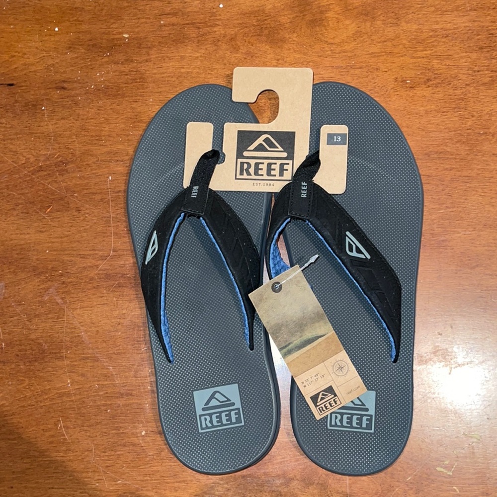 Brand new Mens reef flip flops size 13